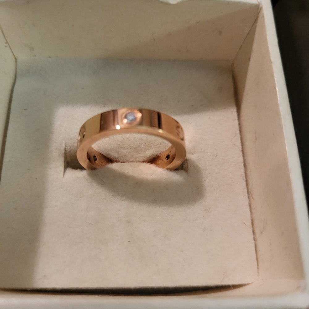Love ring - Picture 2 of 6
